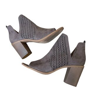 Steve Madden Gray Perforated Block Heel Peep Toe Ankle Booties Women’s 10M